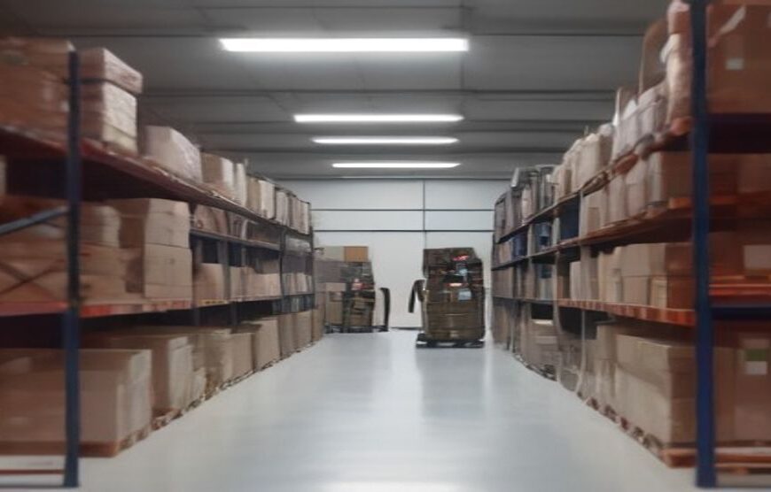 Expertos Abordan el Dilema de la Seguridad y Escalabilidad de Robots en Almacenes